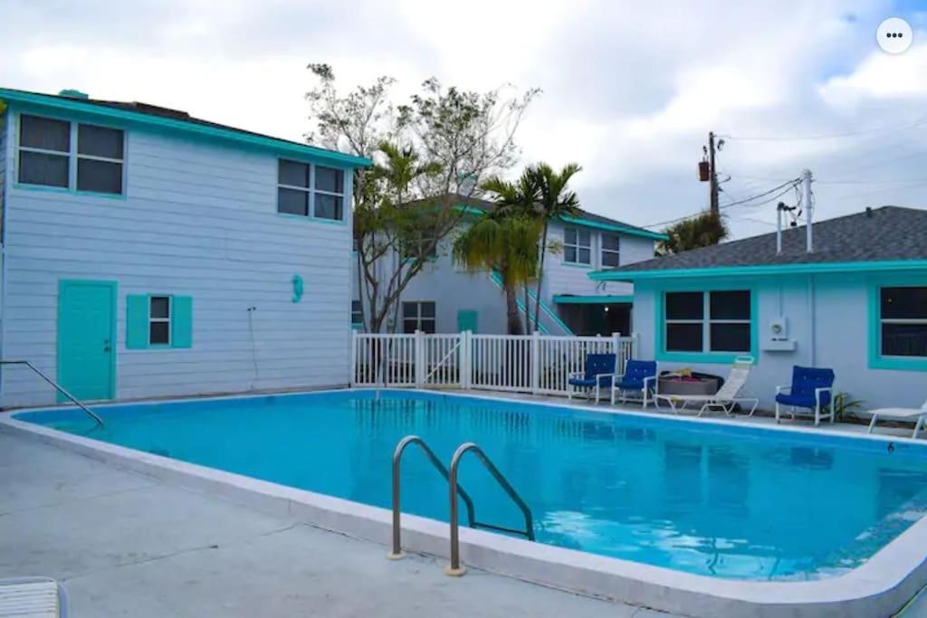 Renovate Large Studio 21-Directly Across Beach St. Pete Beach Ngoại thất bức ảnh